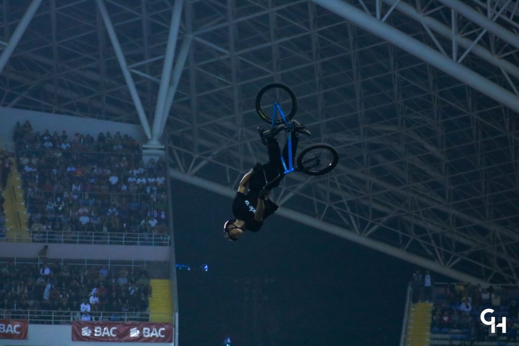 “Mincha” impacta en su debut y se lleva la corona de X-Knights 2025 5 WhatsApp Image 2025 03 16 at 8.28.03 PM